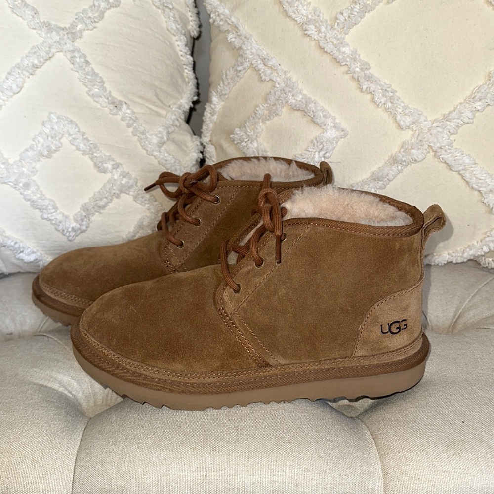 Like New UGG Neumel Chestnut